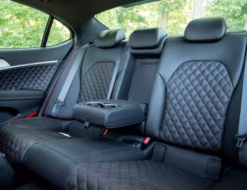 Интерьер 2019–21 Genesis G70 3.3T [North America] '2018–21