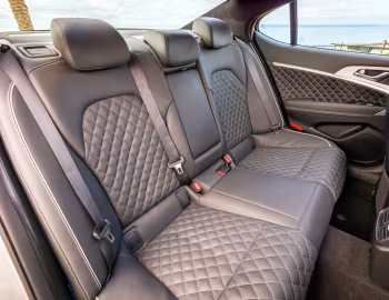 Интерьер 2019–21 Genesis G70 3.3T [North America] '2018–21