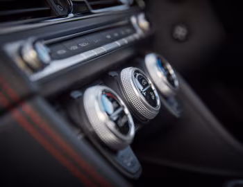 Интерьер Genesis G70 3.3T [Australia] '2019–21