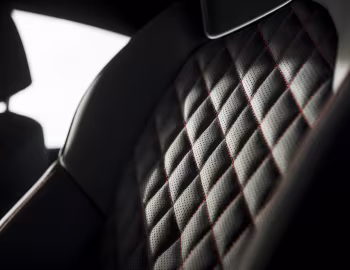 Интерьер 2022–23 Genesis G70 3.3T AWD [North America] '2021–23