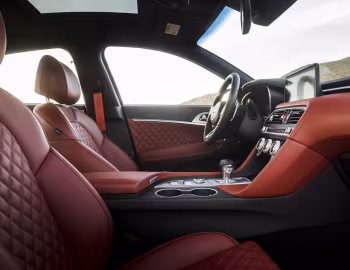 Интерьер 2022–23 Genesis G70 3.3T AWD [North America] '2021–23