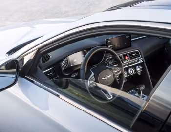 Интерьер 2022–23 Genesis G70 3.3T AWD [North America] '2021–23