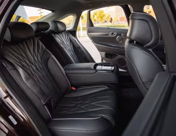 Интерьер 2021–24 Genesis G80 2.5T [North America] (RG3) '2020–24