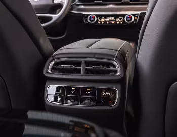 Интерьер 2021–24 Genesis G80 2.5T [North America] (RG3) '2020–24
