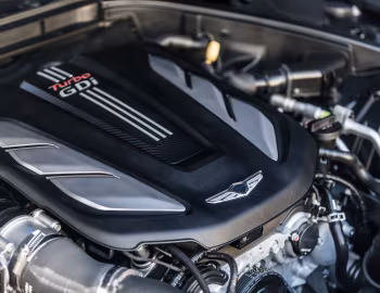 Под капотом 2018–20 Genesis G80 Sport [North America] (DH) '2017–20