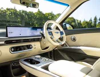 Интерьер Genesis GV60 [UK-spec] '2025–н.в.