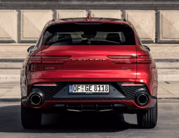 Genesis GV70 2.5T AWD [EU-spec] '2021–24