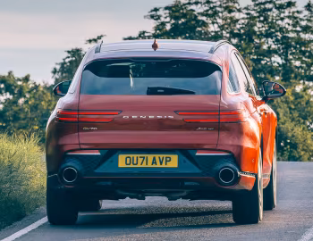 Genesis GV70 2.5T AWD [UK-spec] '2021–24