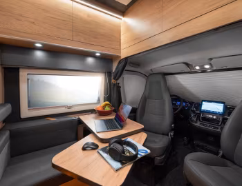 Interior 2023–25 Globe-Traveller Explorer 2X '08.2022–25