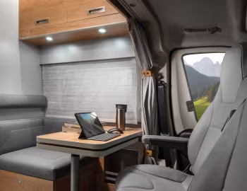 Interior 2025 Globe-Traveller Explorer 2Z '2024–25