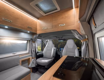 Interior 2025 Globe-Traveller Explorer 2Z '2024–25