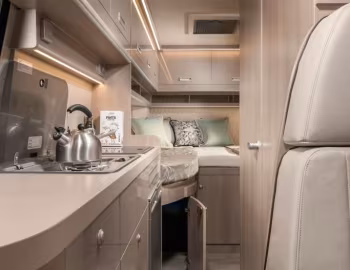 Інтер'єр 2019–21 Peugeot Boxer Globe-Traveller Voyager Z '2018–21