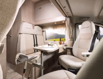 Інтер'єр 2019–21 Peugeot Boxer Globe-Traveller Voyager Z '2018–21