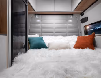 Interior 2025–pr. Globe-Traveller Falcon 2YS '2024–pr.