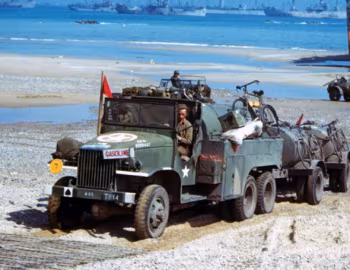 GMC CCKW 353 750-gal. airfield fuel or oil tank truck F3 '1941–45