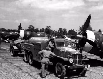 GMC CCKW 353 750-gal. airfield fuel or oil tank truck F3 '1941–45