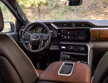 Інтэр'ер 2022–н.ч. GMC Sierra Denali Ultimate Crew Cab [Mexico] '2021–н.ч.