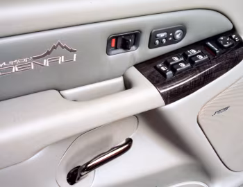 Interior 2001–06 GMC Yukon Denali (GMT820) '2000–06