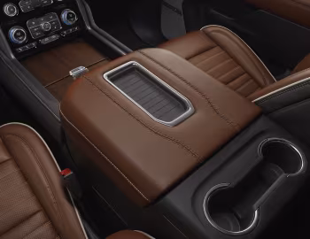 Інтер'єр 2023–24 GMC Yukon Denali Ultimate '2022–24