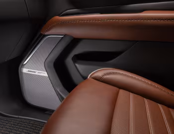 Інтэр'ер 2023–24 GMC Yukon Denali Ultimate '2022–24