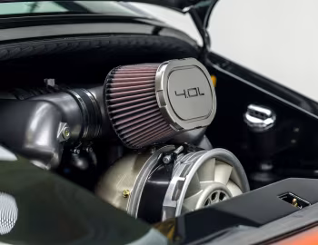 Sous la capuche Gunther Werks 400R Coupe "Dunkelgrün" [Hong Kong] (993) '2023
