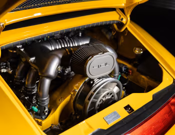 Bajo el capó Gunther Werks 400R Coupe "Sting" (993) '2019