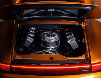 Bajo el capó Gunther Werks Turbo "Dragon Ball" (993) '2025