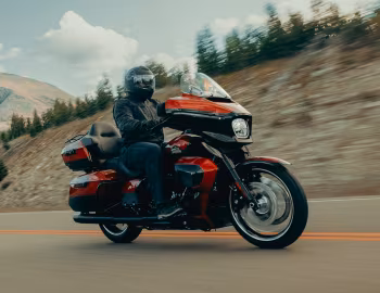 2025 Harley-Davidson FLHXU Street Glide Ultra '2024–25