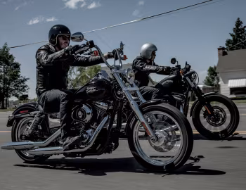 Harley-Davidson XL883N Sportster "Iron 883", Harley-Davidson FXDB Dyna Street Bob