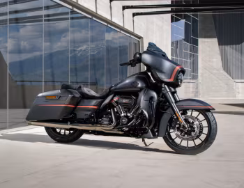 2018 Harley-Davidson FLHXSE CVO Street Glide '2017–18