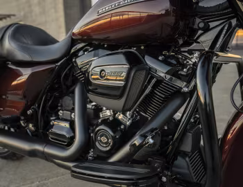 Sous la capuche 2018 Harley-Davidson FLHXS Street Glide Special '2017–18