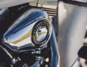 Sous la capuche 2014 Harley-Davidson FLD Dyna Switchback (#1HD1GZM12EC324790)