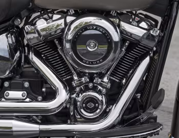 Sous la capuche 2018 Harley-Davidson FLDE Softail Deluxe '2017–18