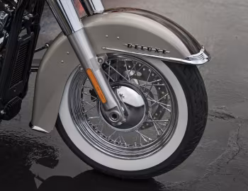2018 Harley-Davidson FLDE Softail Deluxe '2017–18