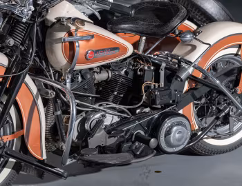Sous la capuche 1947 Harley-Davidson EL with sidecar