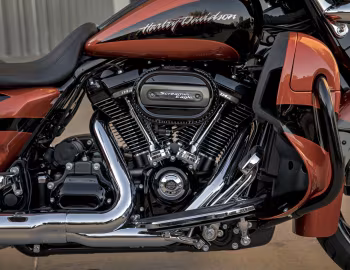 Sous la capuche 2017 Harley-Davidson FLHXSE CVO Street Glide '2016–17