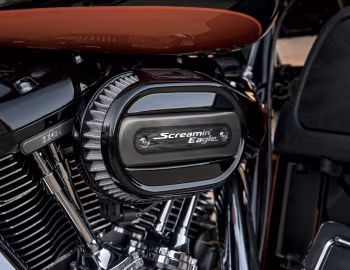 Sous la capuche 2017 Harley-Davidson FLHXSE CVO Street Glide '2016–17