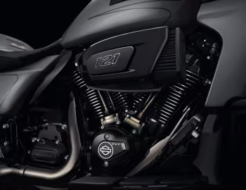 Bajo el capó 2023 Harley-Davidson FLTRXSE CVO Road Glide '2023