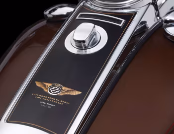 Інтэр'ер 2013 Harley-Davidson FLHRC Road King Classic "110th Anniversary" (#1HD1FBM21DB636963)