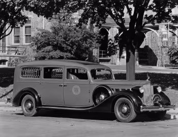 1935 Henney-Packard Super Eight Ambulance (1203A-1504)