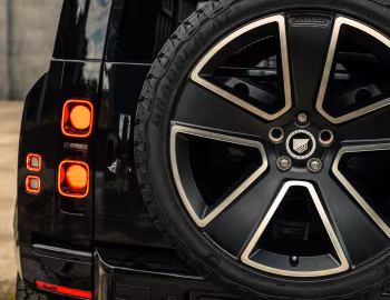 Heritage Customs Land Rover Defender P400e '2021–pr.