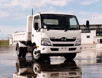 Hino 300-717 Factory Dump [New Zealand] '2011–????