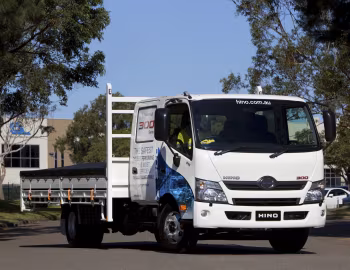 Hino 300-816 Crew Cab '2011–14