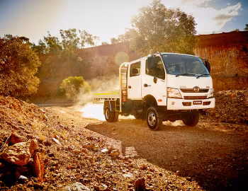 Hino 300-817 4×4 Crew Cab
