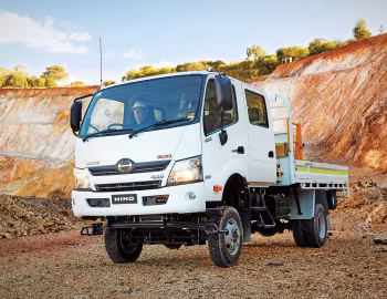 Hino 300-817 4×4 Crew Cab