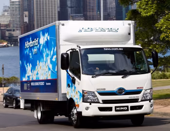 Hino 300-716 Hybrid '2011–14