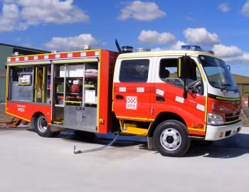 Hino 300 Crew Cab Firetruck '2007–11