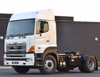 Hino 700 2038 Tractor '2011–pr.