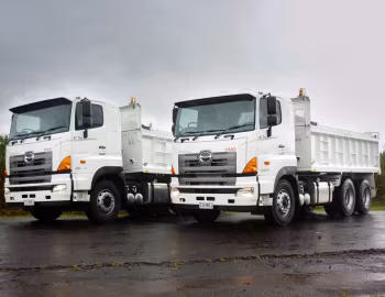 Hino 700 FS 2844 dump truck '2003–pr.