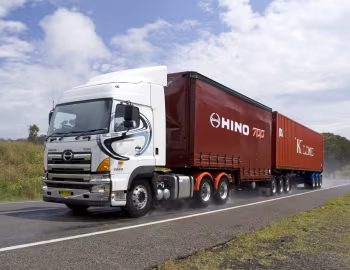 Hino 700 SS 2848 '2003–pr.